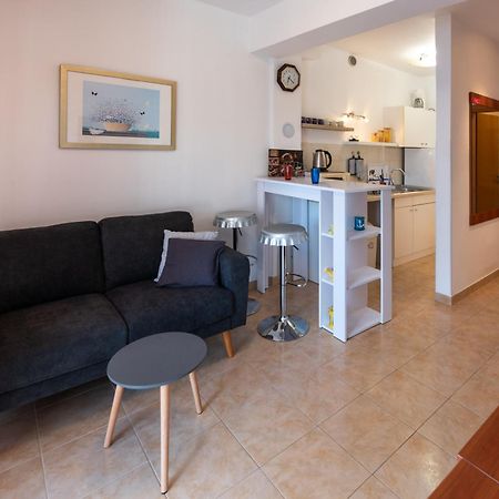 Apartment Anamaria With Seaview Petrcane Esterno foto