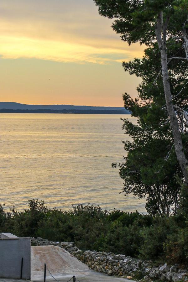 Apartment Anamaria With Seaview Petrcane Esterno foto