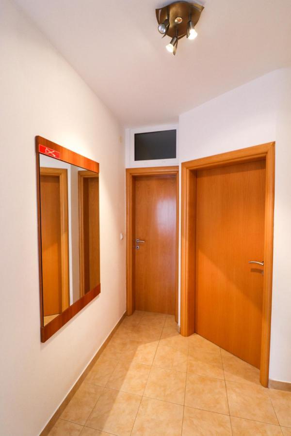 Apartment Anamaria With Seaview Petrcane Esterno foto