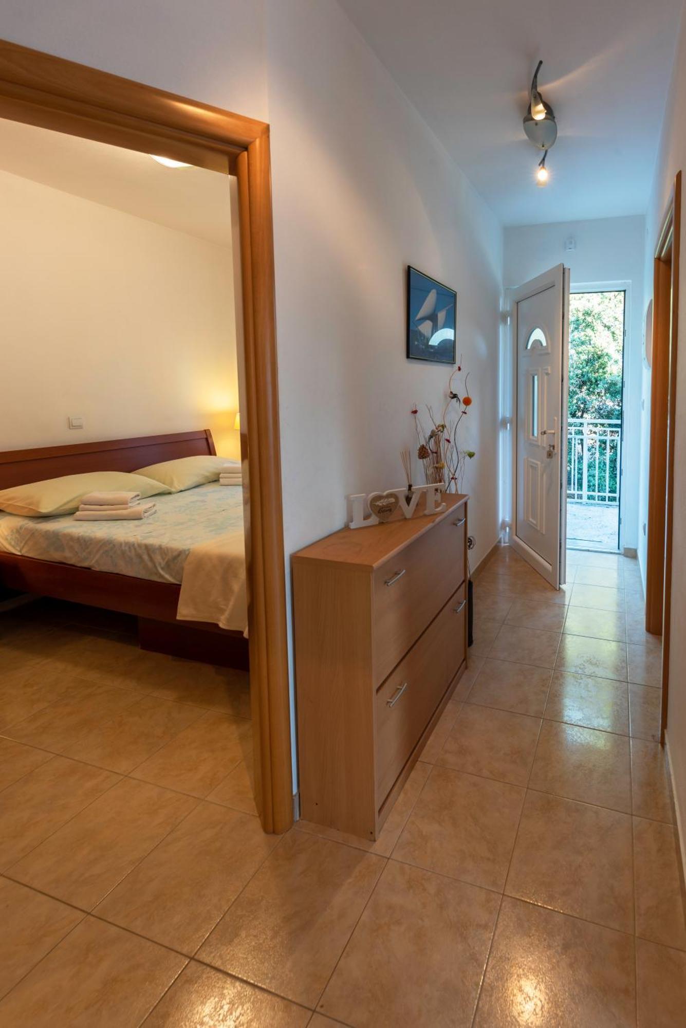 Apartment Anamaria With Seaview Petrcane Esterno foto