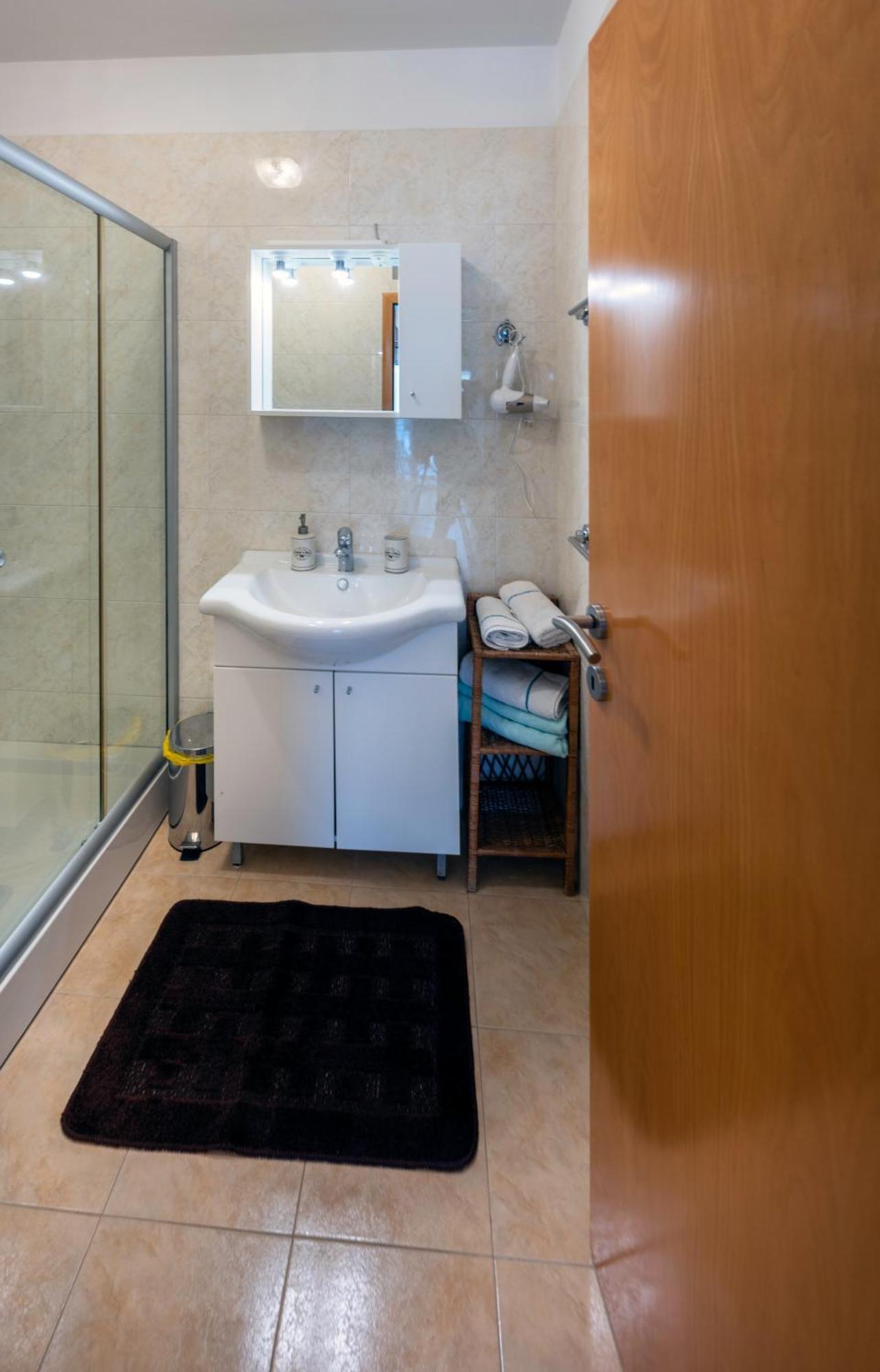 Apartment Anamaria With Seaview Petrcane Esterno foto